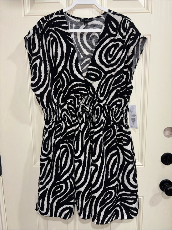 Sam And Jess Dresses & Skirts - Black & White Swirl V-Neck Drawstring Dress
